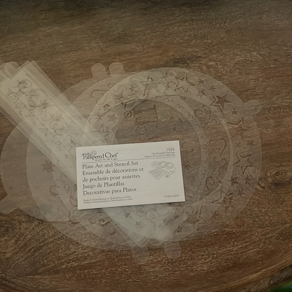 The Pampered Chef Plate Art and Stencil Set NEW - Picture 3 of 5